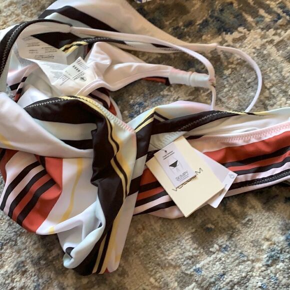 VOLCOM Swimsuit  - Picture 10 of 10